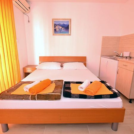 Apartmani Spaic Херцег-Нови Экстерьер фото