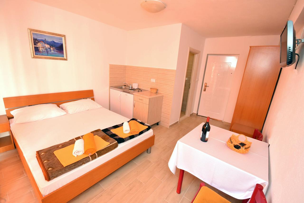 Apartmani Spaic Херцег-Нови Экстерьер фото