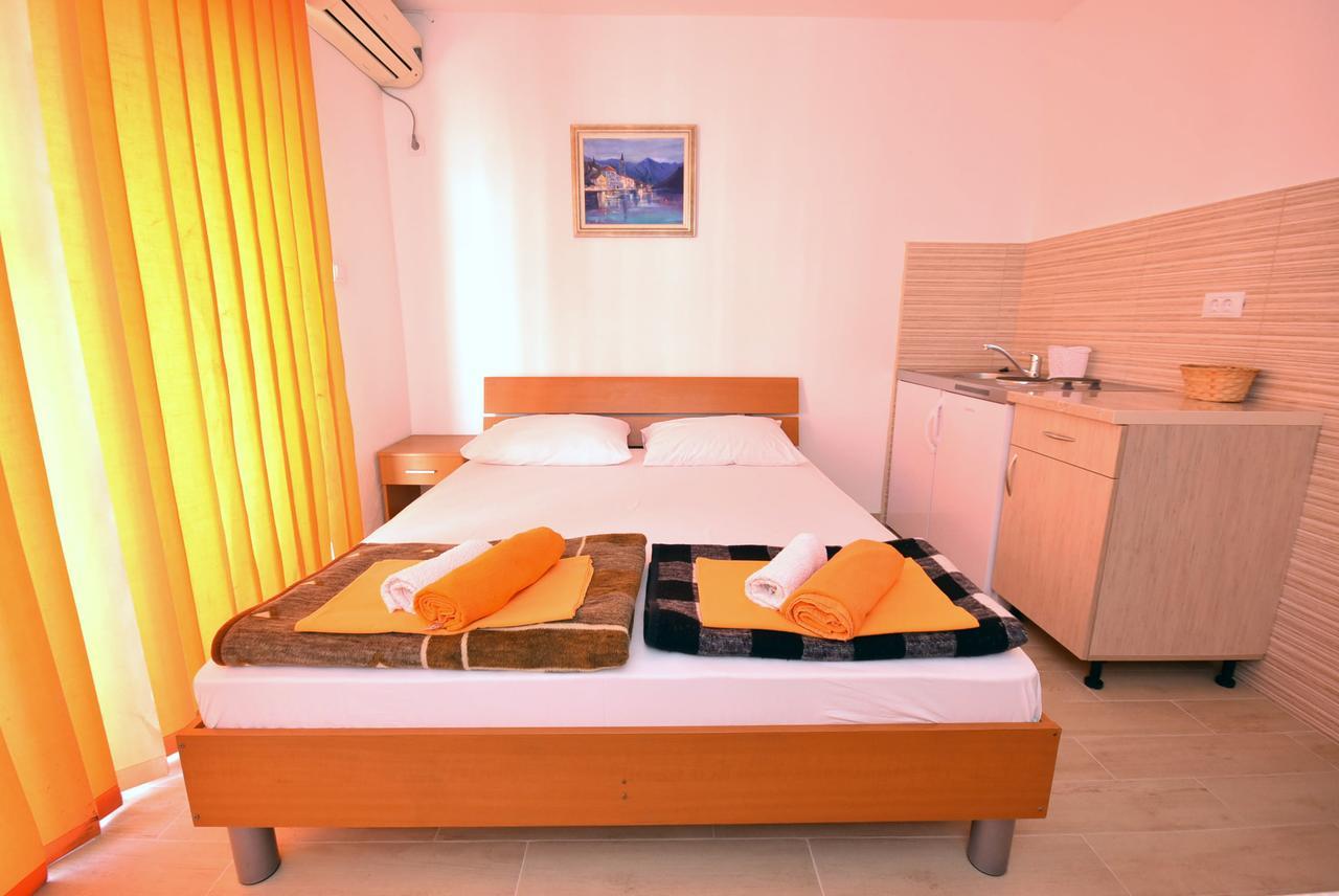 Apartmani Spaic Херцег-Нови Экстерьер фото